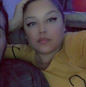 Meet your Posher, Cinthia